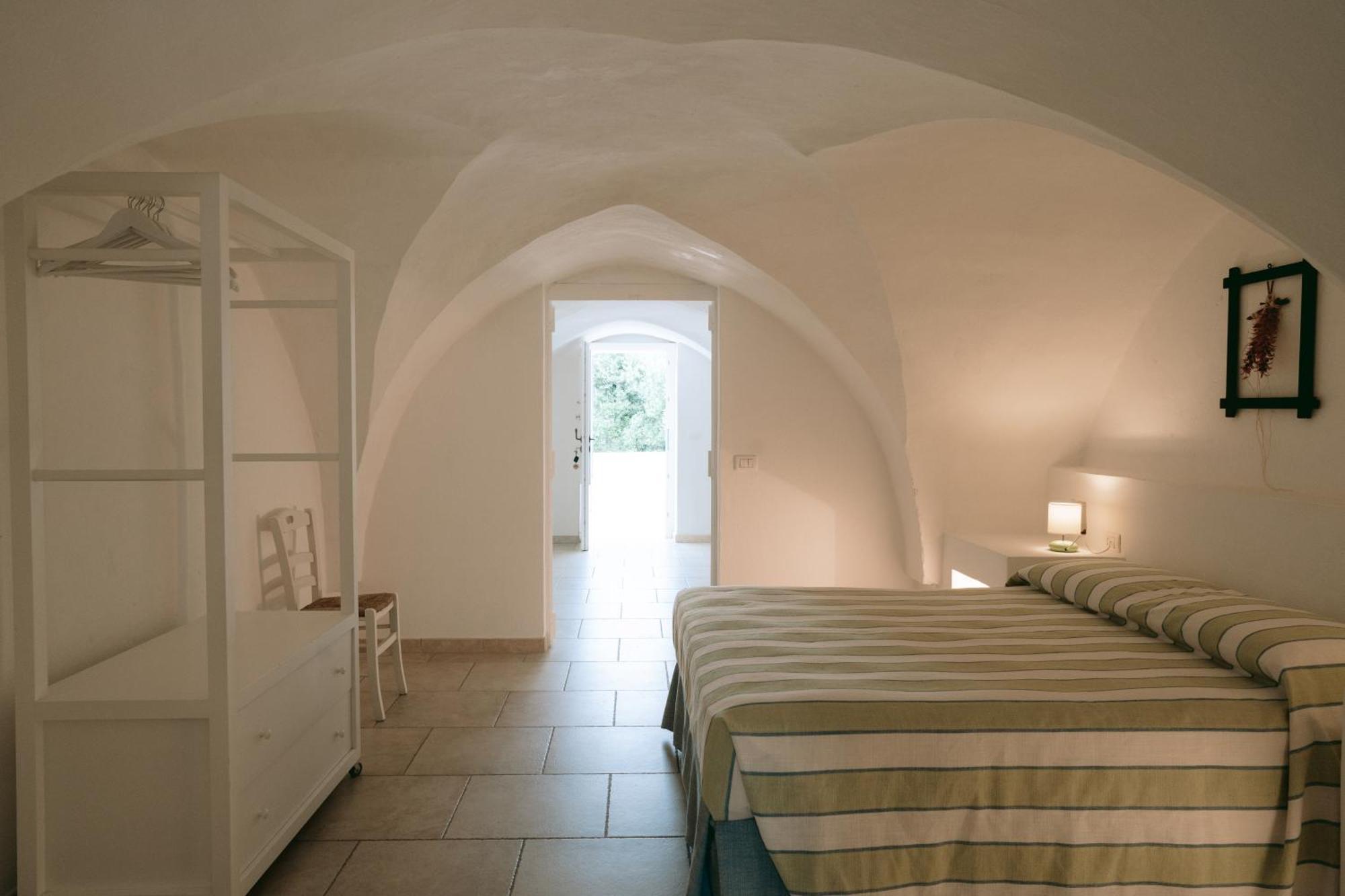 Oltre gli Ulivi Bed and Breakfast Ostuni Esterno foto